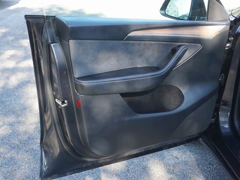 Used 2024 Tesla Model Y Long Range image 15