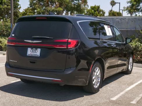 Used 2022 Chrysler Pacifica Touring-L FWD image 10
