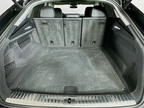 Used 2023 Audi Q8 Prestige w/ Prestige Package image 22