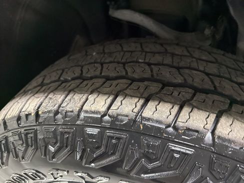 Used 2023 Chevrolet Silverado 1500 LT w/ Z71 Off-Road Package image 46