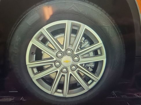 Used 2023 Chevrolet Traverse LT image 21