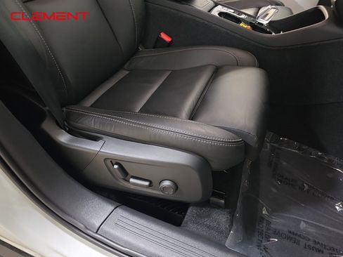 Used 2023 Volvo XC40 B5 Ultimate image 31