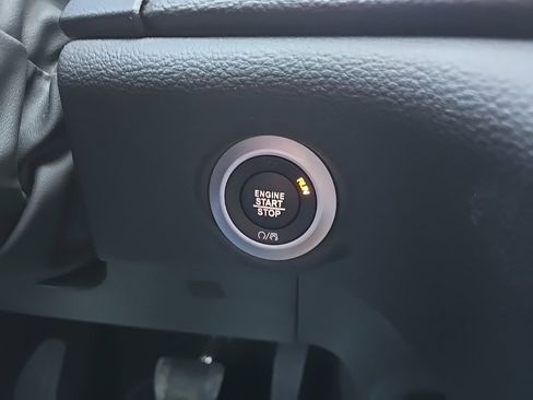 Used 2024 Chrysler Pacifica Pinnacle image 53