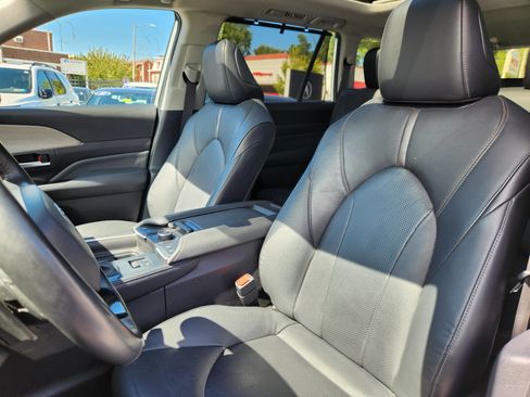 Used 2024 Toyota Grand Highlander AWD image 7