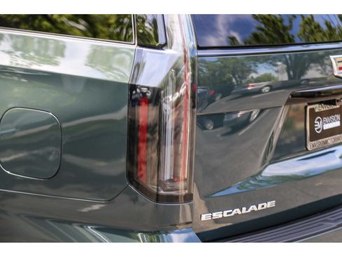 Used 2025 Cadillac Escalade ESV V AWD/4WD image 8