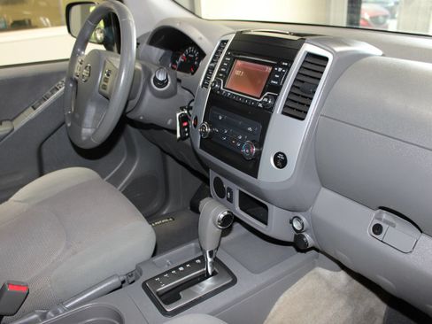 Used 2015 Nissan Frontier SV RWD image 24