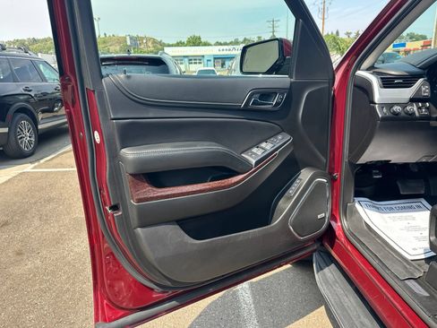 Used 2018 GMC Yukon SLT w/ HD Trailering Package AWD/4WD image 16