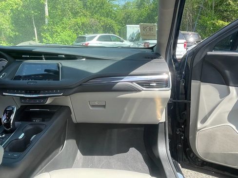Used 2021 Cadillac XT4 Luxury w/ Cold Weather Package AWD/4WD image 28