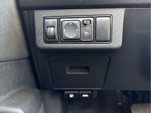 Used 2011 Nissan Versa 1.8 S w/ Plus Pkg image 30