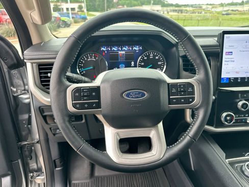 Used 2024 Ford Expedition XLT RWD image 14