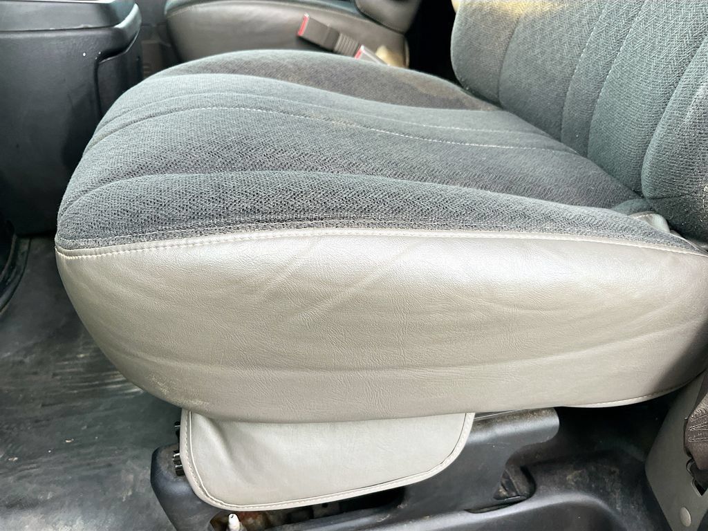 Used 2023 Chevrolet Express 2500 w/ Driver Convenience Package RWD image 18