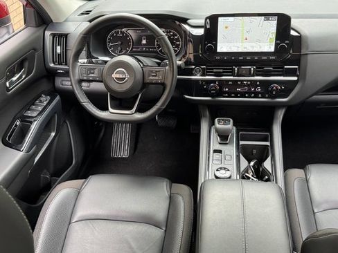 Used 2024 Nissan Pathfinder SL AWD/4WD image 24