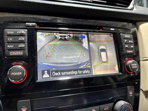 Used 2017 Nissan Rogue SV w/ SV Premium Package image 23