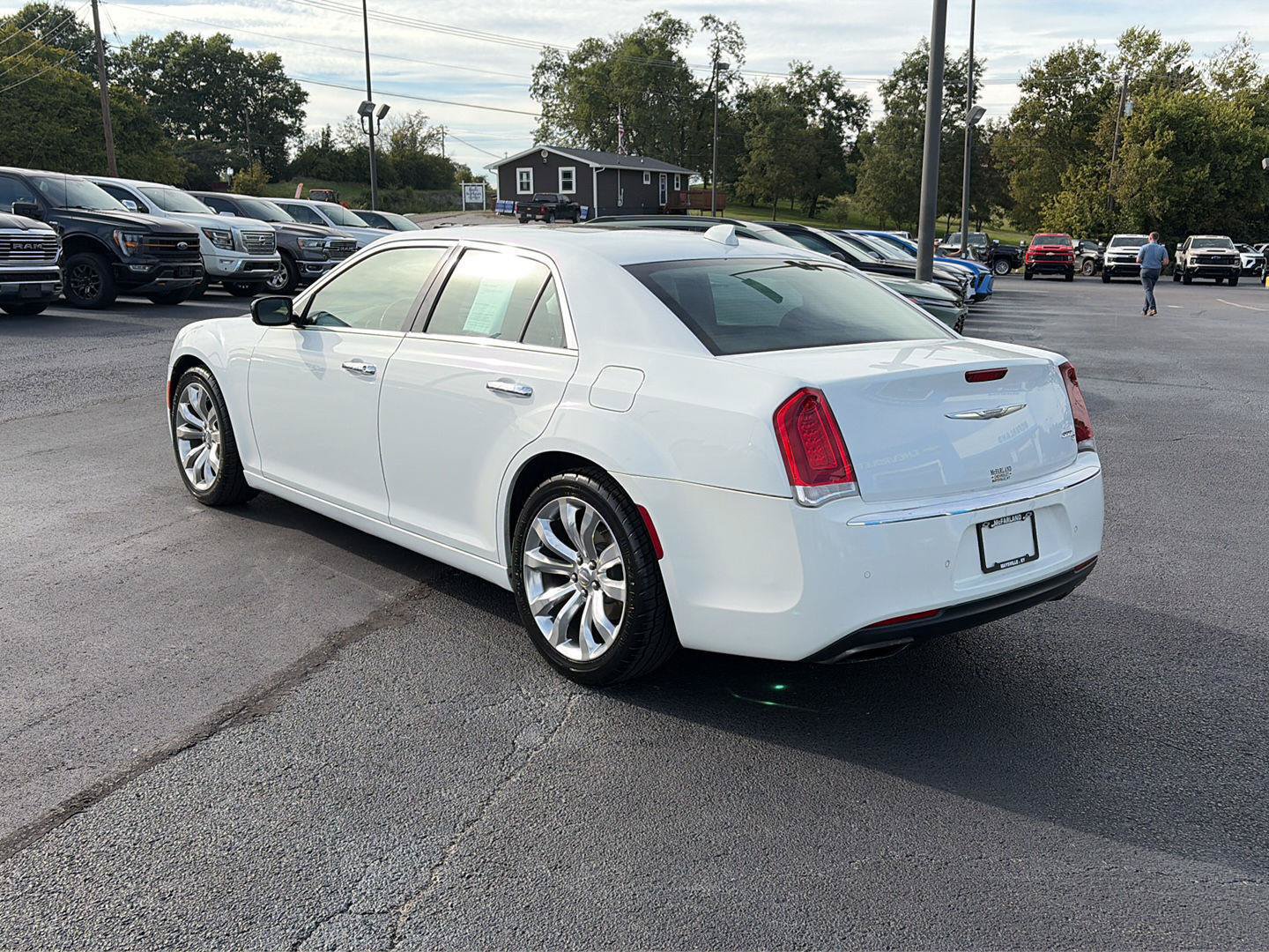 Used 2017 Chrysler 300 C w/ Safetytec Plus Group RWD image 3