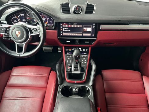 Used 2022 Porsche Cayenne S image 13