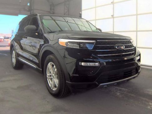 Used 2022 Ford Explorer XLT w/ Equipment Group 202A RWD image 2
