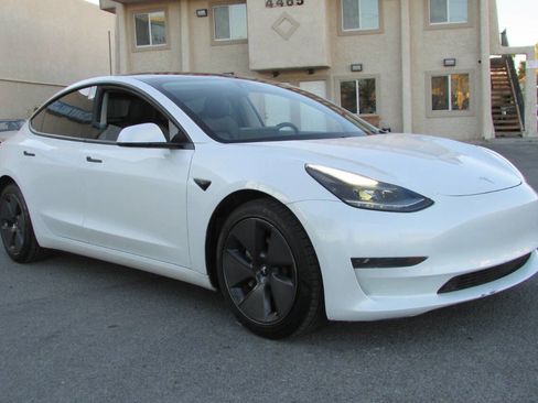 Used 2021 Tesla Model 3 Standard Range Plus image 9