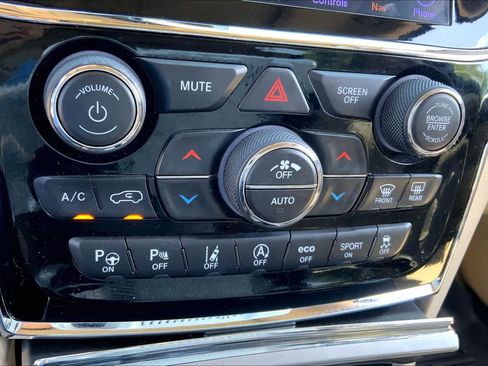 Used 2019 Jeep Grand Cherokee Overland AWD/4WD image 33
