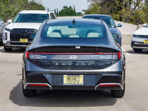 Certified 2025 Hyundai Sonata SEL image 3