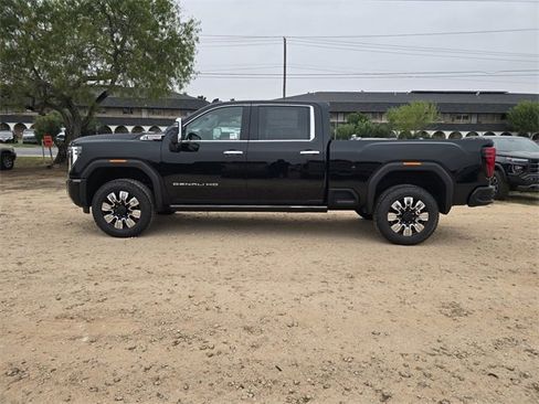 New 2026 GMC Sierra 2500 Denali w/ Denali Reserve Package image 8