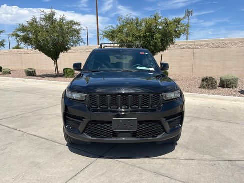 Certified 2024 Jeep Grand Cherokee Altitude AWD/4WD image 4