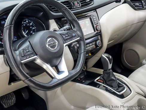 Used 2022 Nissan Rogue Sport SL w/ Premium Package image 15