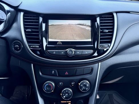 Used 2019 Chevrolet Trax LT w/ LT Convenience Package image 13