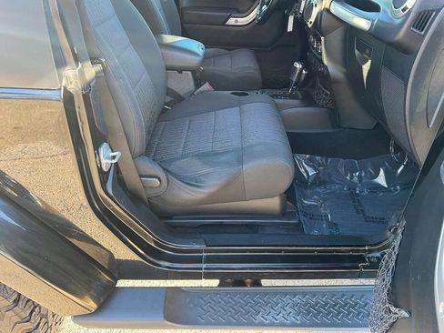 Used 2011 Jeep Wrangler Sahara image 22