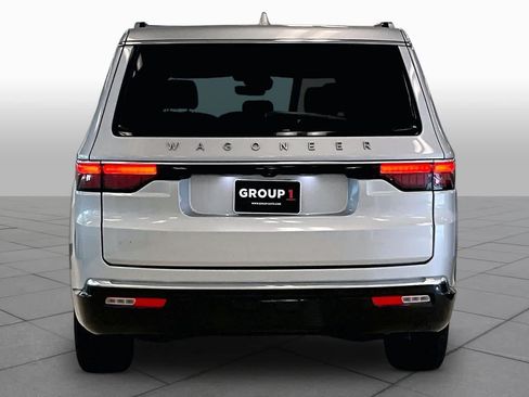 Used 2023 Jeep Wagoneer 2WD image 4