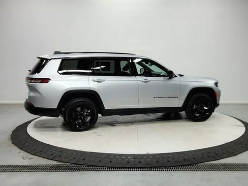 Used 2023 Jeep Grand Cherokee L Laredo RWD image 9