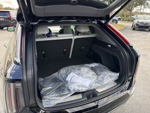 New 2026 Cadillac Optiq Luxury 1 image 12