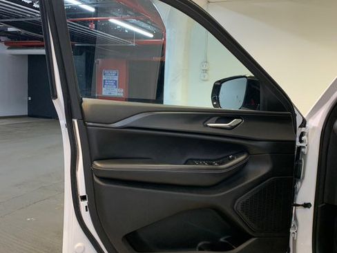 Used 2023 Jeep Grand Cherokee Altitude image 13