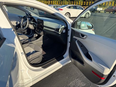 Used 2020 Hyundai Ioniq Blue image 15