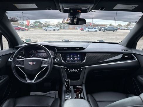 Used 2021 Cadillac XT6 Premium Luxury image 31