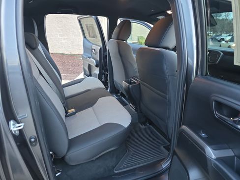 Used 2023 Toyota Tacoma TRD Off-Road image 11