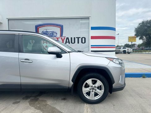 Used 2020 Toyota RAV4 XLE w/ Convenience Package AWD/4WD image 23