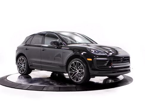 Certified 2026 Porsche Macan AWD/4WD image 9