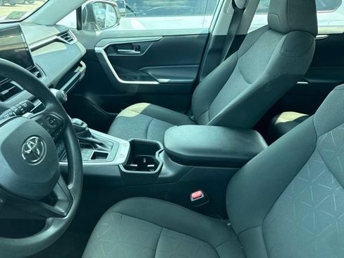 Used 2025 Toyota RAV4 XLE AWD/4WD image 3