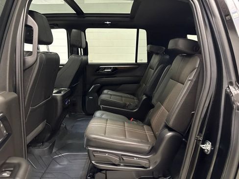 Used 2026 Chevrolet Suburban High Country AWD/4WD image 31