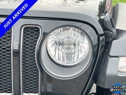 Used 2023 Jeep Wrangler Unlimited Rubicon w/ Cold Weather Group AWD/4WD image 8
