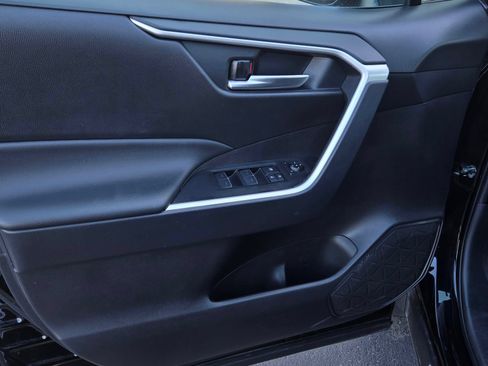 Certified 2025 Toyota RAV4 XLE FWD image 9