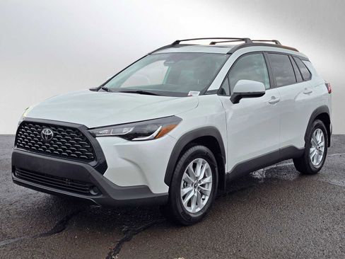 Used 2024 Toyota Corolla Cross LE image 7