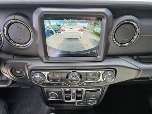 Used 2021 Jeep Wrangler Unlimited Sahara image 23