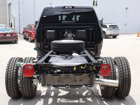 New 2026 RAM 4500 4x4 Crew Cab DRW w/ Laramie Trim Package image 4