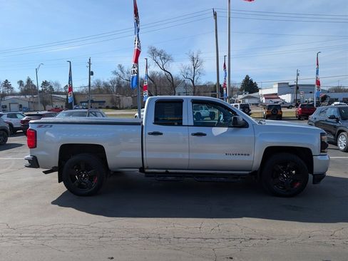 Used 2017 Chevrolet Silverado 1500 LT w/ Redline Edition image 6