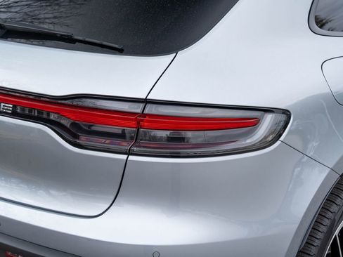 Certified 2025 Porsche Macan image 14