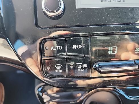 Used 2020 Toyota Prius LE AWD/4WD image 5