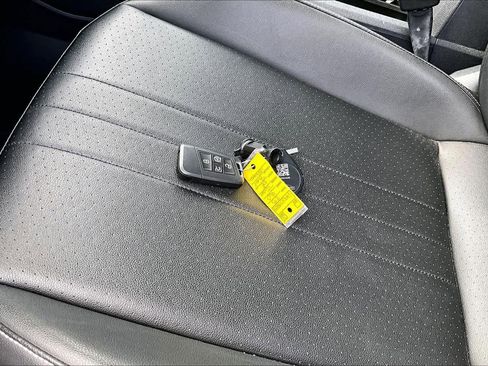 Certified 2023 Volkswagen Tiguan SE w/ Panoramic Sunroof Package image 15