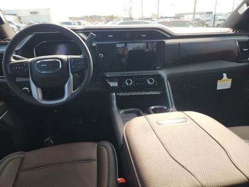 New 2026 GMC Sierra 2500 Denali w/ Denali Reserve Package AWD/4WD image 11