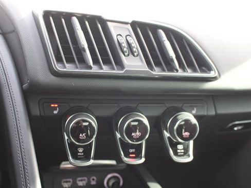 Used 2018 Audi R8 V10 w/ Carbon Exterior Package image 48